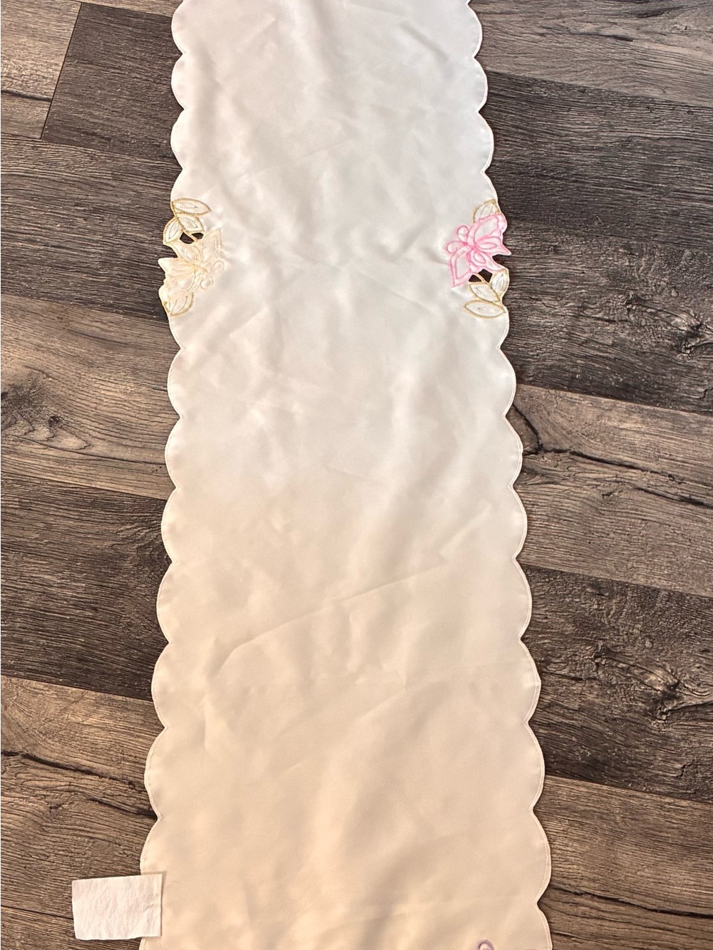 Elegant Cream Scalloped Table Runner with Pink Floral Embroidery